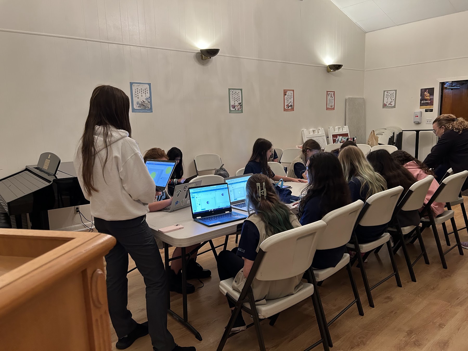 Girls Can Code Too classroom session